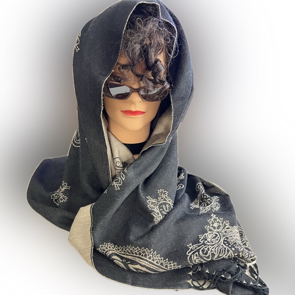 Black & Tan Paisley Pashmina Scarf /Wrap/Shawl | 70% Cashmere 30% Silk | 28”x66” - Picture 6 of 17